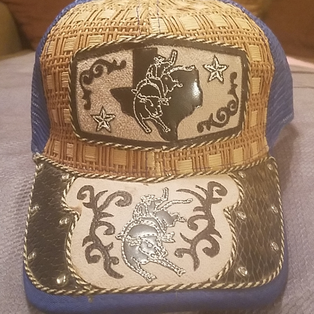 Trucker's baseball cap with Texas bullrider
